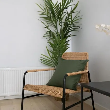 아파트 ---2ndhomes Cozy Courtyard With Sauna In Kruununhaka--- 헬싱키